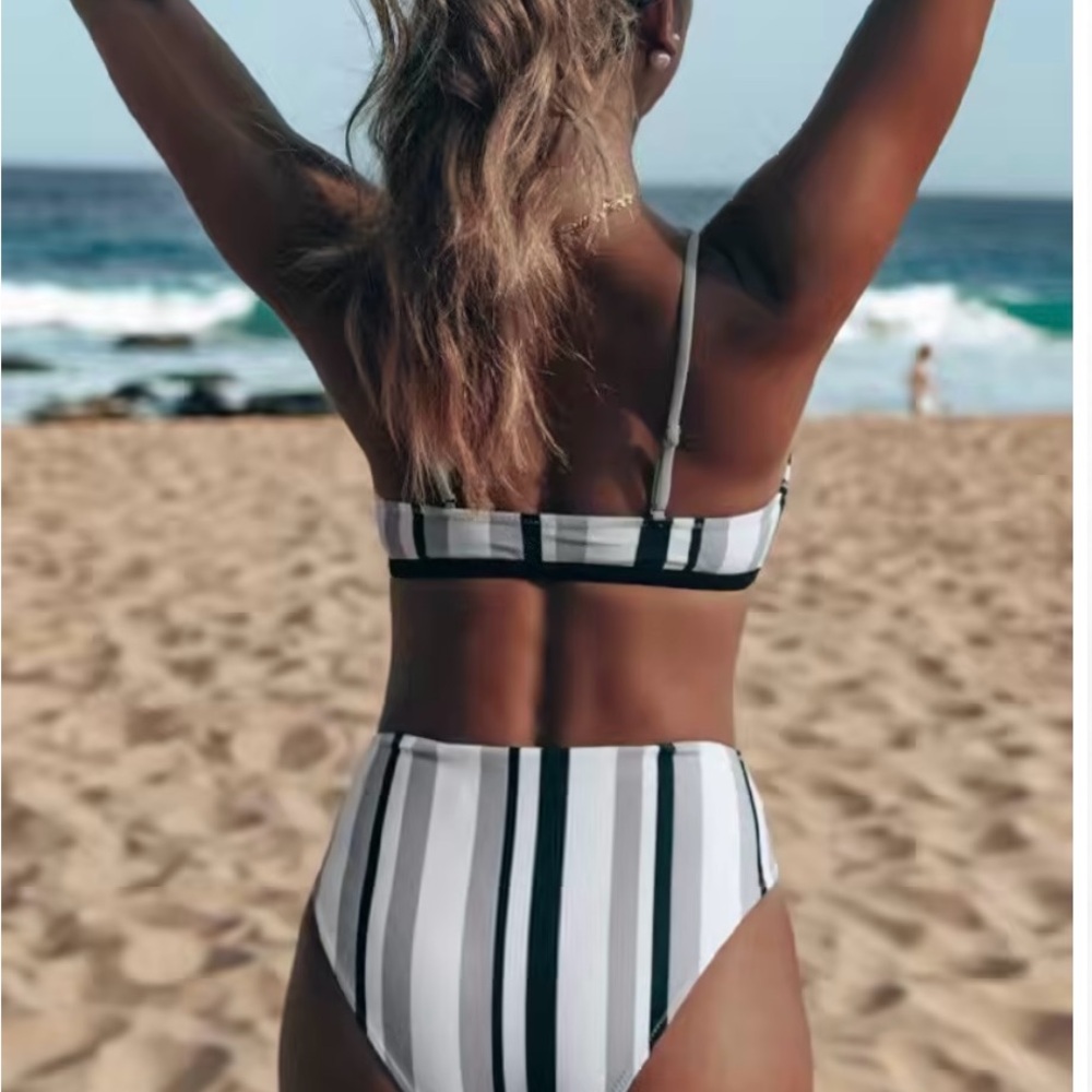 ❤️Cupshe NWT Black, Gray and White Striped Bikini Set - Picture 2 of 9
